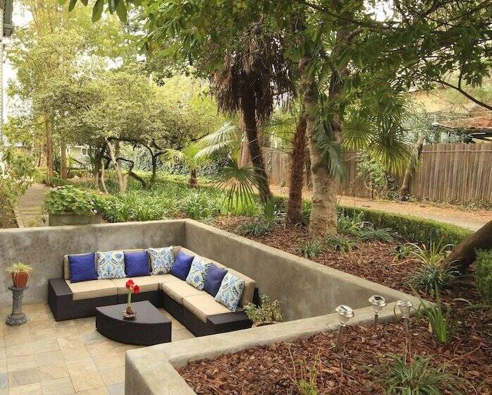 جناح, Calderwood Inn