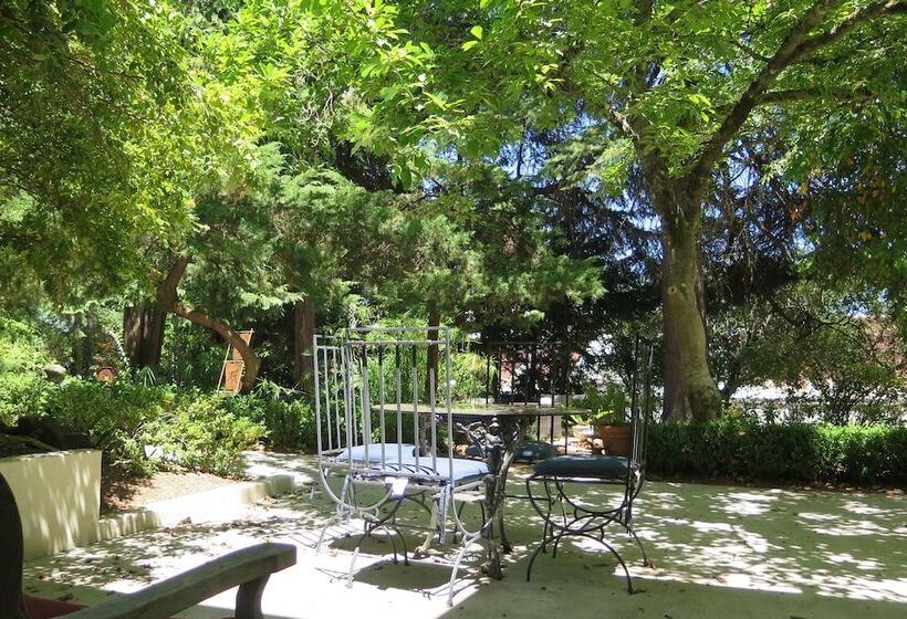 غرفة تنفيذية, Calderwood Inn