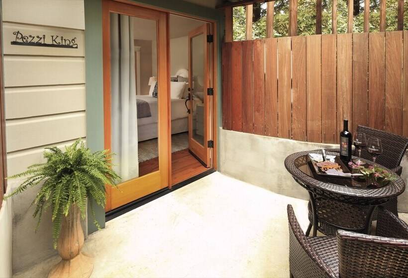 غرفة تنفيذية, Calderwood Inn