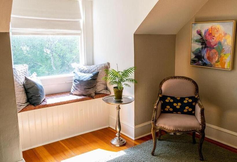 غرفة قياسية, Calderwood Inn