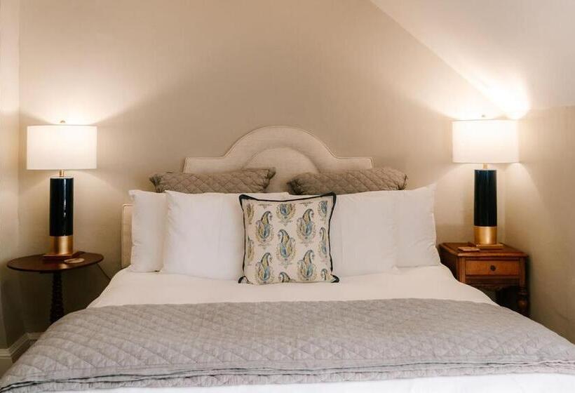 غرفة قياسية, Calderwood Inn