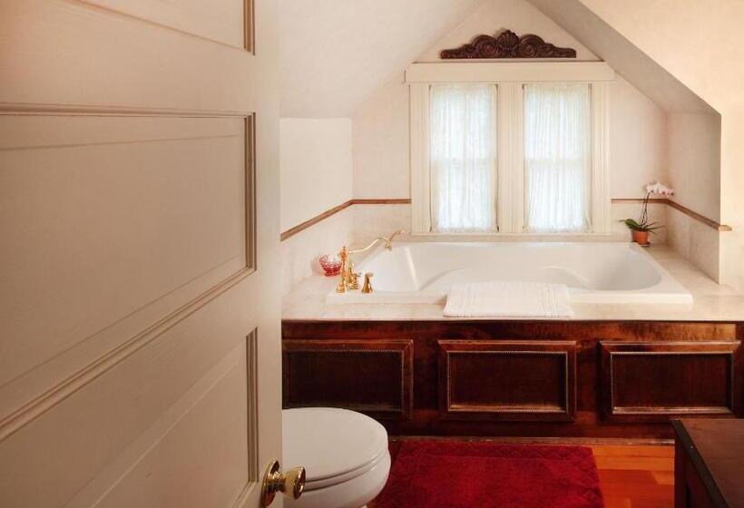 غرفة قياسية, Calderwood Inn