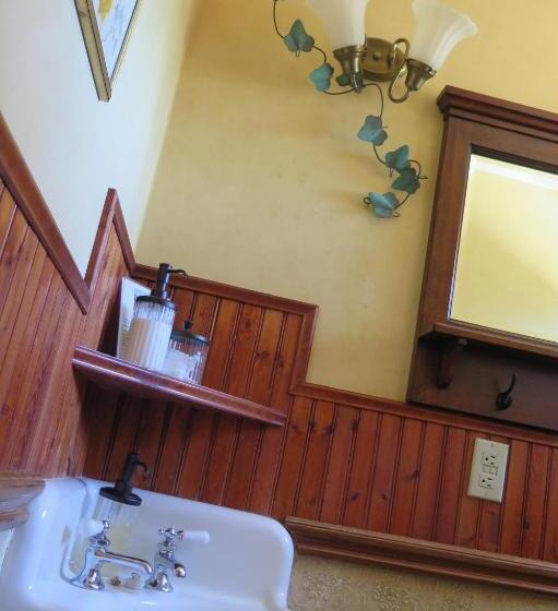 غرفة ديلوكس, Calderwood Inn