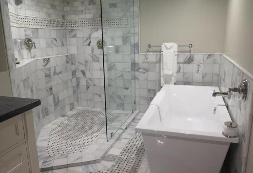 جناح, Calderwood Inn