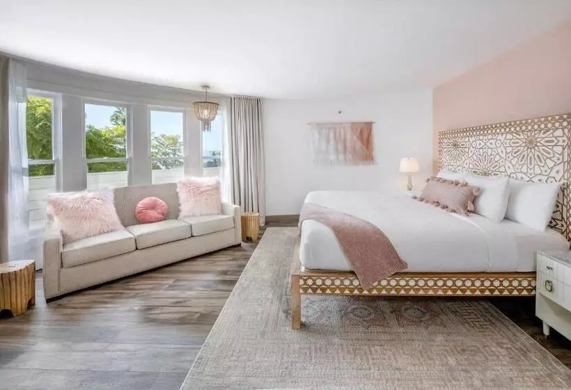اتاق لوکس با تخت بزرگ, Cardiff By The Sea Lodge