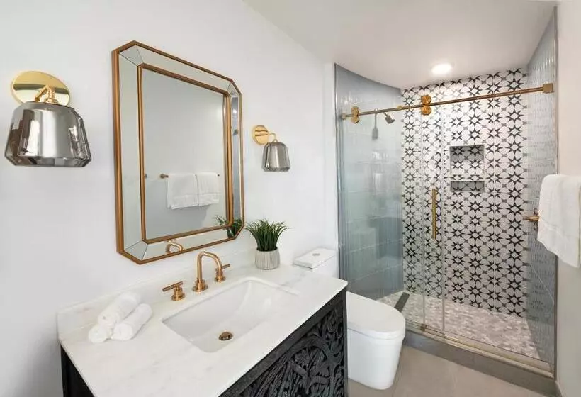 اتاق لوکس با تخت بزرگ, Cardiff By The Sea Lodge