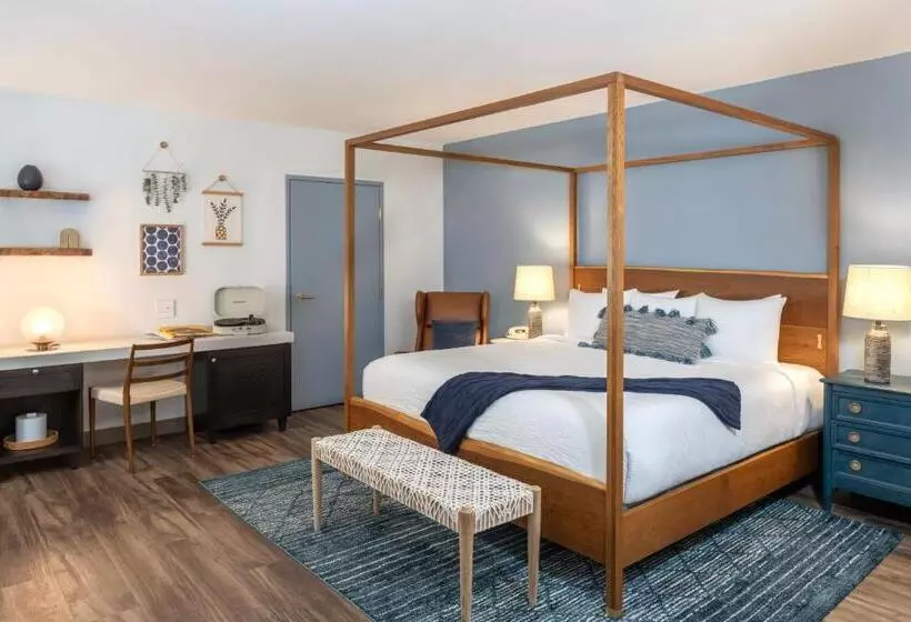 اتاق لوکس با تخت بزرگ, Cardiff By The Sea Lodge