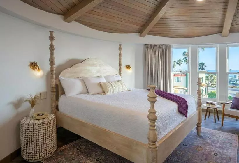 سوئیت با تخت بزرگ, Cardiff By The Sea Lodge