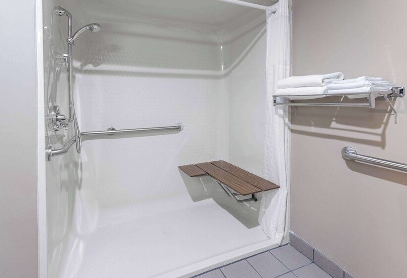 适合残疾人士使用的带双人床的标准间, Super 8 By Wyndham Marysville/port Huron Area