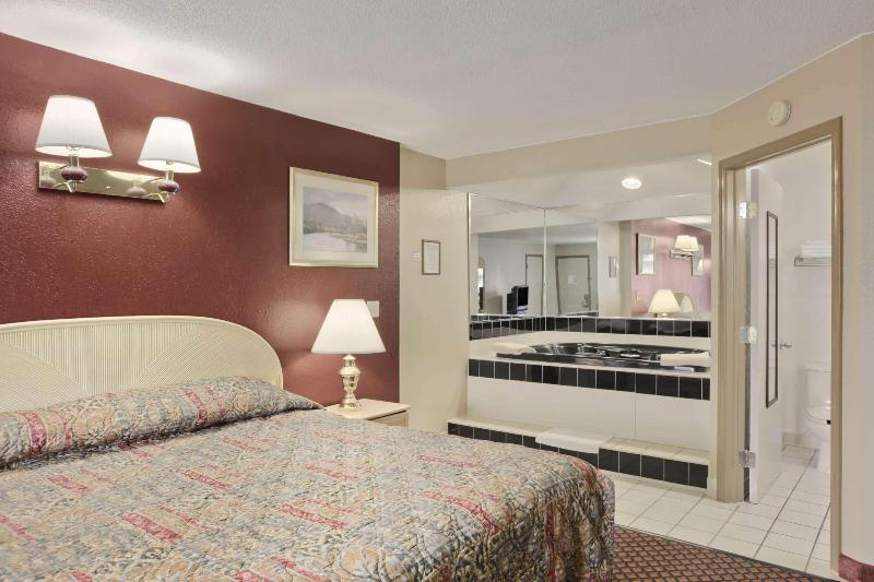 带大床的套房, Super 8 By Wyndham Marysville/port Huron Area