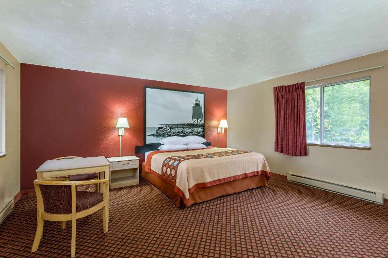 Люкс Кровать Кинг, Super 8 By Wyndham Marysville/port Huron Area