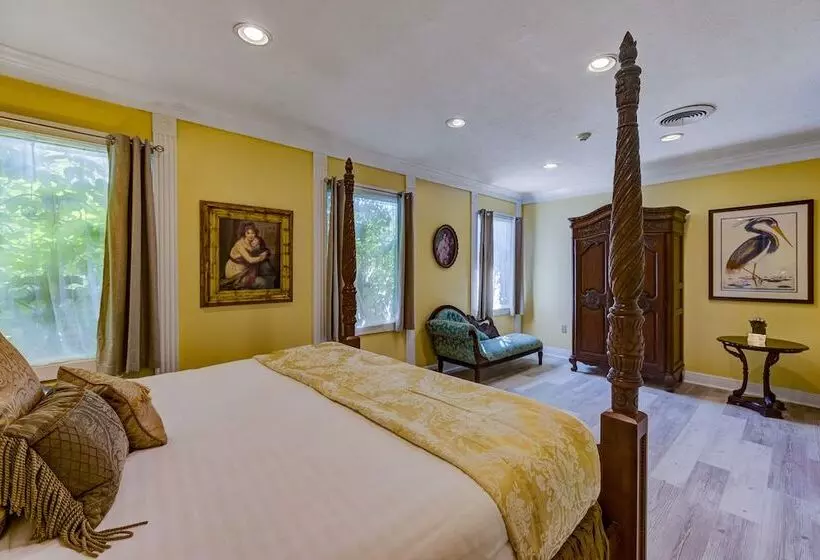 Deluxe Room, The Inn At Cedar Grove