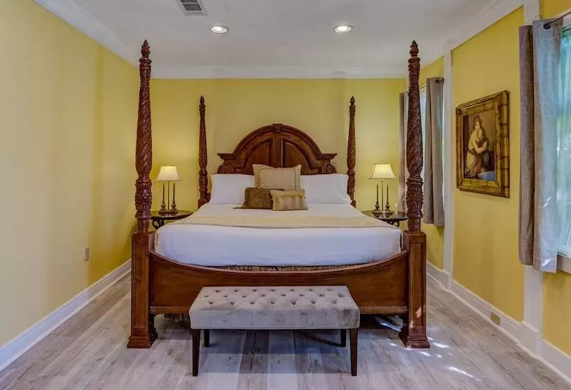 Deluxe Room, The Inn At Cedar Grove
