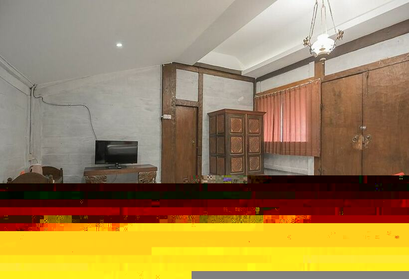 Camera Deluxe, Reddoorz Resort @ Lembang 2