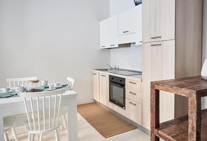 דירת חדר, Seabay