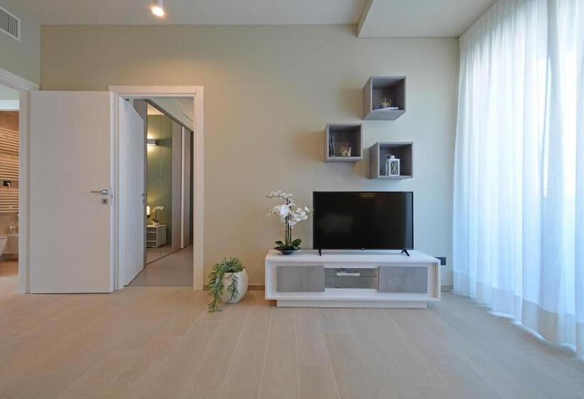 מיטת קינג בסוויטה, Atmosfera Apartments & Suites