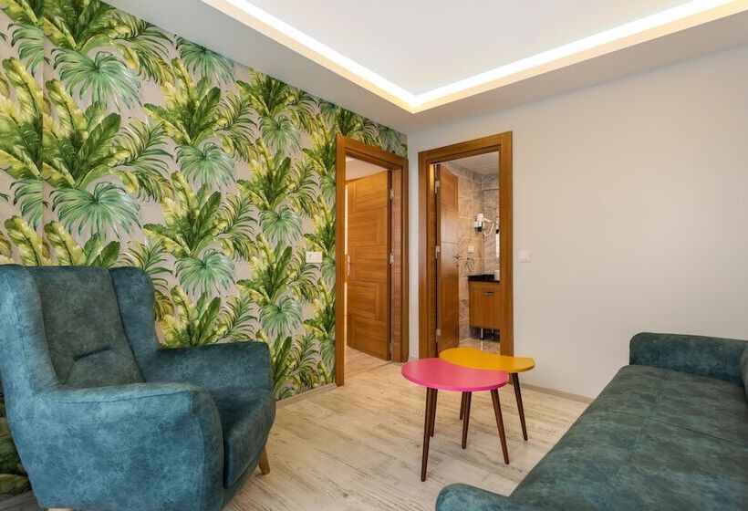 家庭间, Mogons Exclusive