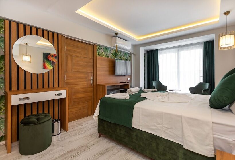 家庭间, Mogons Exclusive