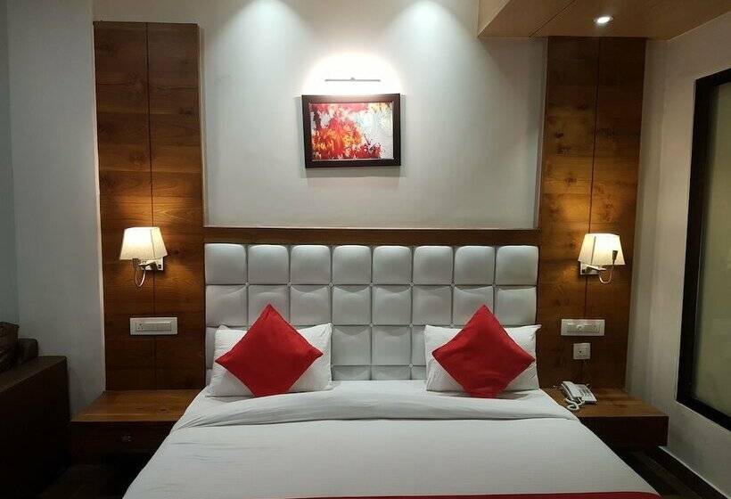 غرفة ديلوكس, The Celebrations By Hnh