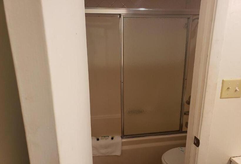 キングサイズベッドのスタンダードルーム, OYO Hotel Whitely City Hwy 27 KY