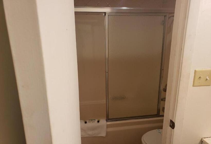 身障者適用キングサイズベッドルーム, OYO Hotel Whitely City Hwy 27 KY