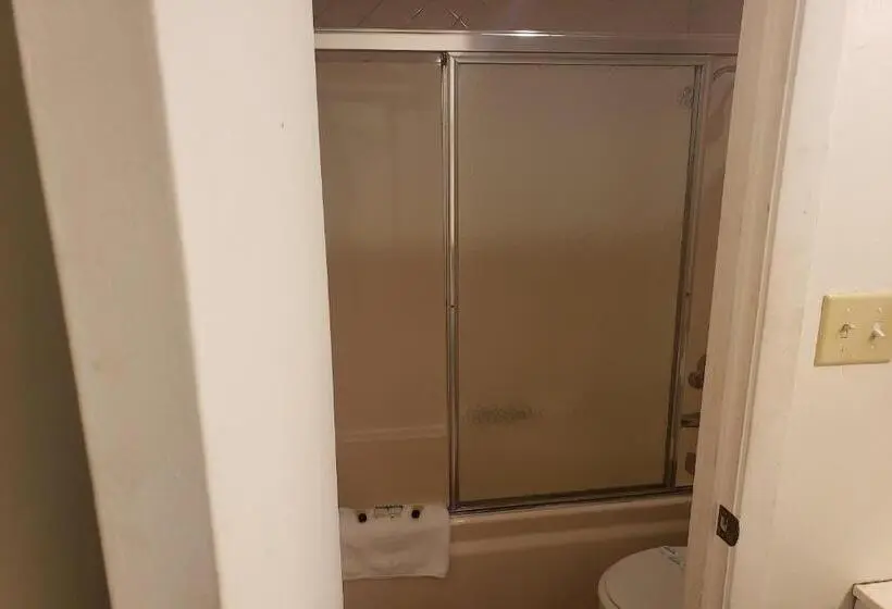 身障者適用キングサイズベッドルーム, OYO Hotel Whitely City Hwy 27 KY