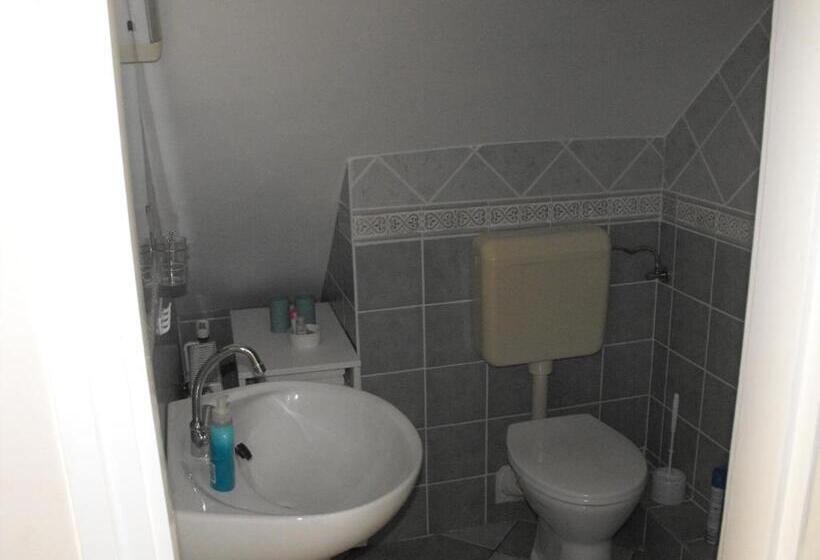 Семейный Номер, Ezüsthíd Apartman