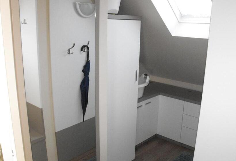 패밀리 룸, Ezüsthíd Apartman