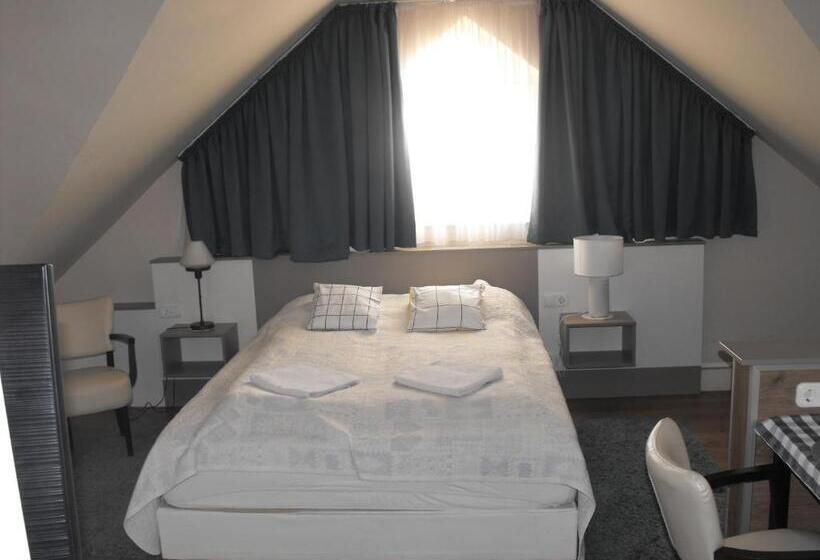 패밀리 룸, Ezüsthíd Apartman