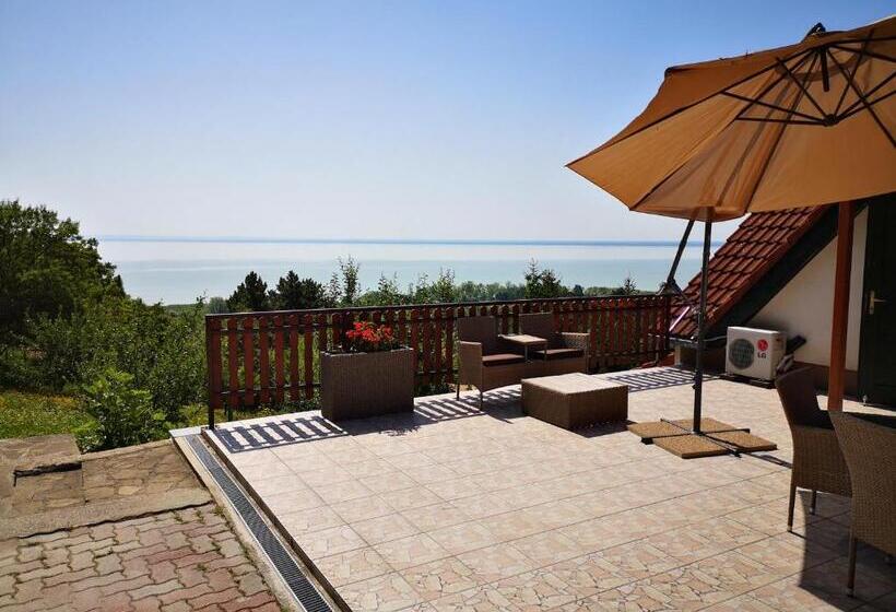 패밀리 룸, Ezüsthíd Apartman