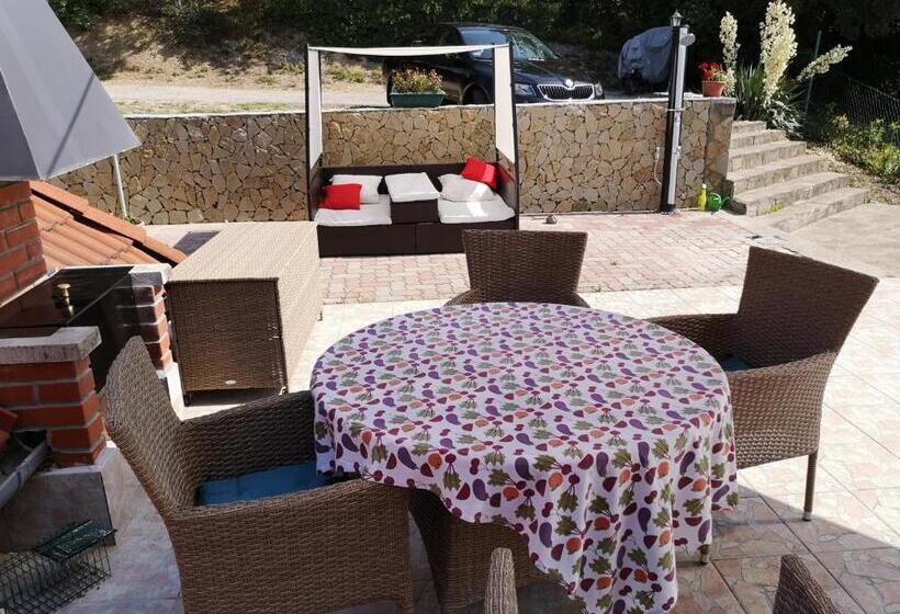 패밀리 룸, Ezüsthíd Apartman