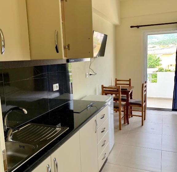 Camera Familiare Deluxe, Rest Hour