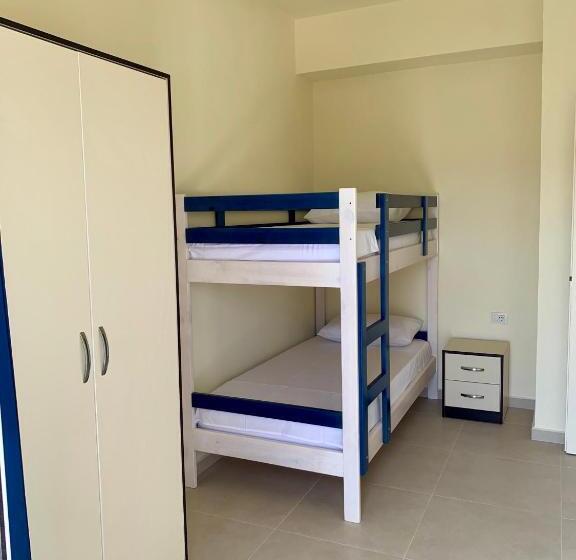 Camera Familiare Deluxe, Rest Hour