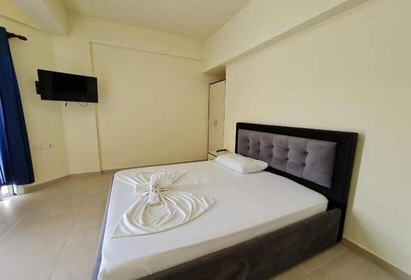 Camera Deluxe, Rest Hour