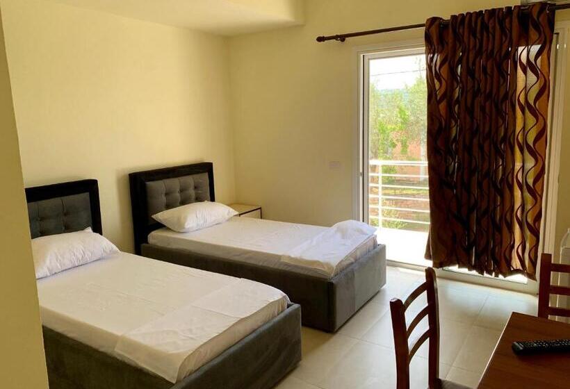 Camera Deluxe, Rest Hour