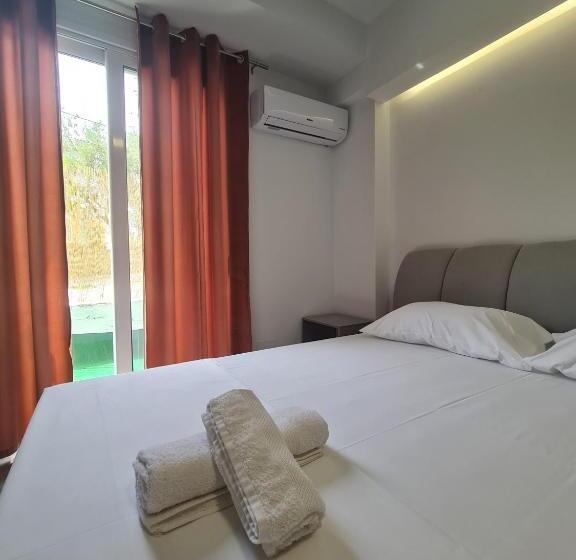 Monolocale Deluxe, Rest Hour