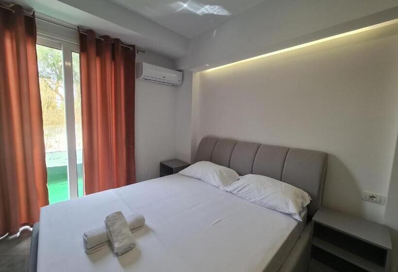 Monolocale Deluxe, Rest Hour