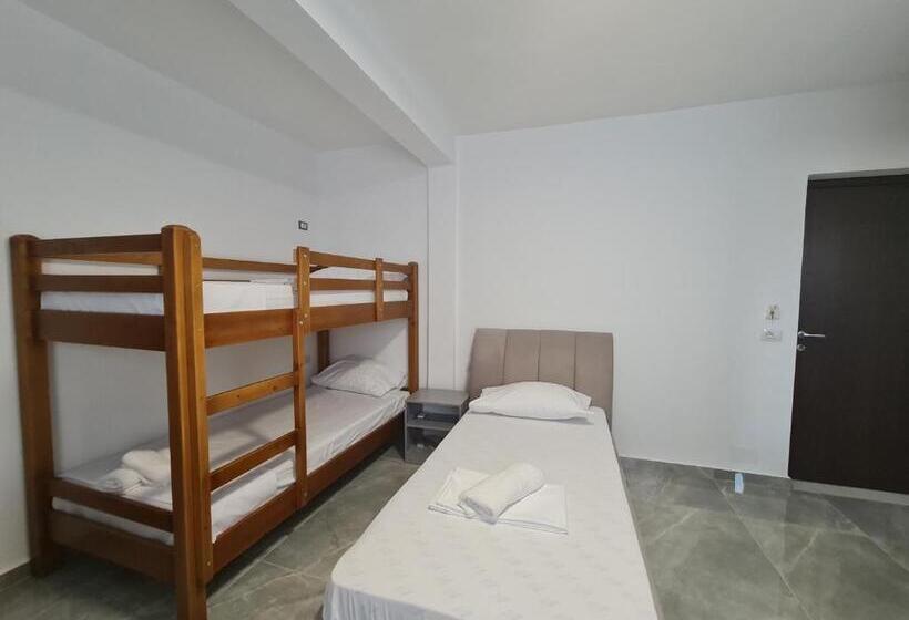 Suite Familiare, Rest Hour