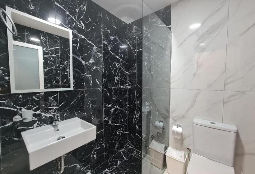 Suite Familiare, Rest Hour