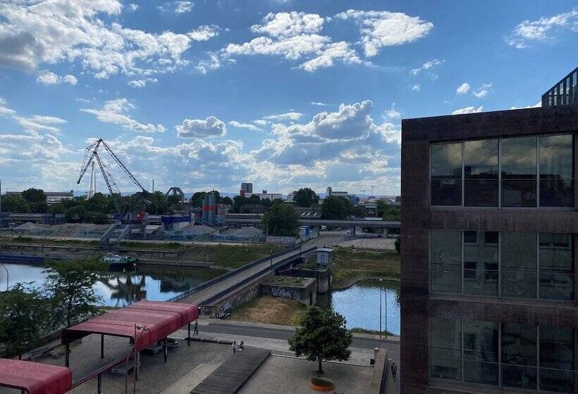 اتاق استاندارد سه نفره, Am Hafen