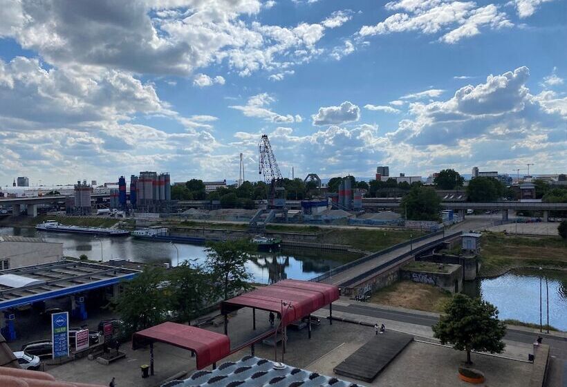 اتاق استاندارد سه نفره, Am Hafen