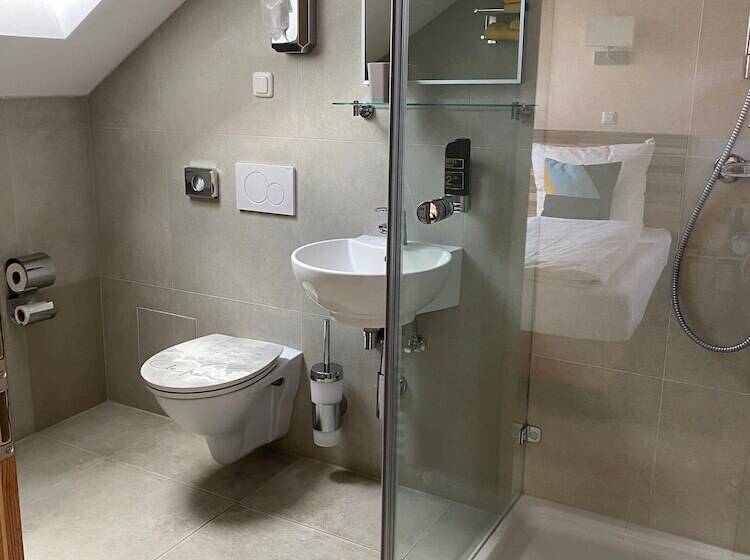 اتاق استاندارد سه نفره, Am Hafen