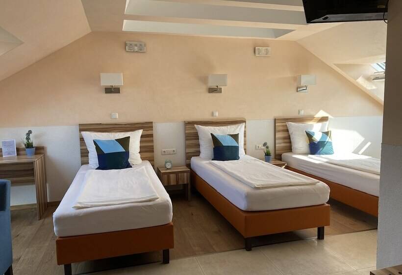 اتاق استاندارد سه نفره, Am Hafen