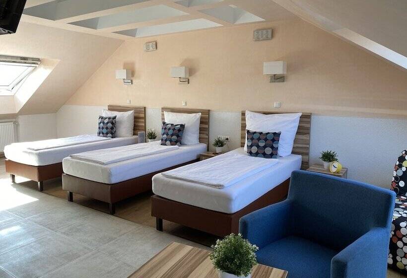 اتاق استاندارد سه نفره, Am Hafen