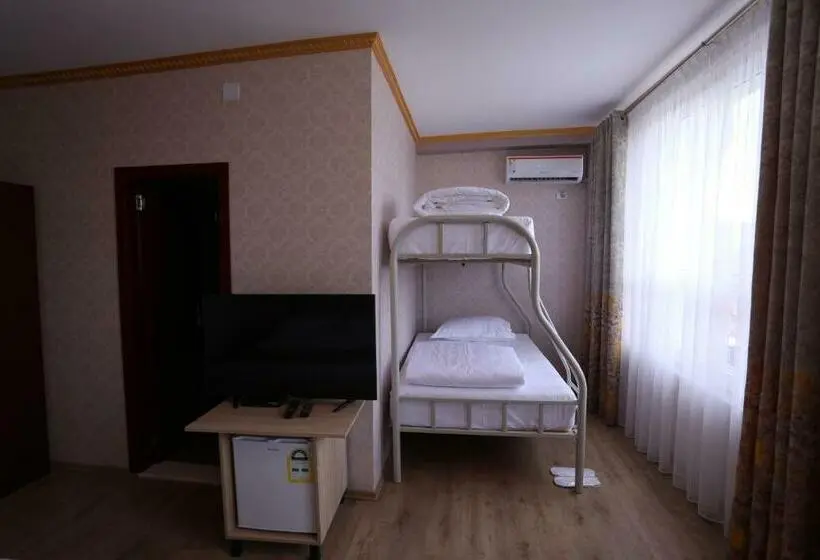 اتاق خانوادگی, British Hotel Pogradec