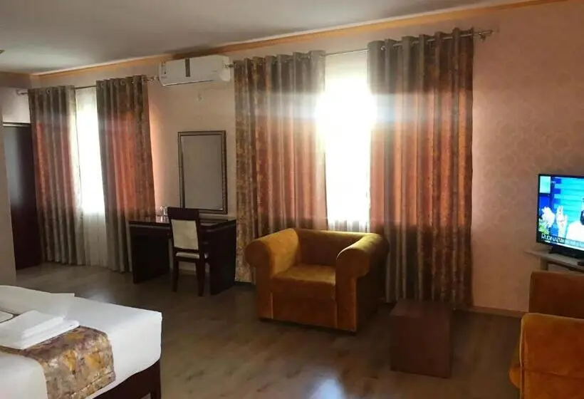 سوئیت با تخت بزرگ, British Hotel Pogradec