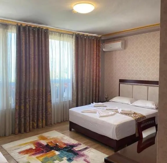 اتاق استاندارد سه نفره, British Hotel Pogradec