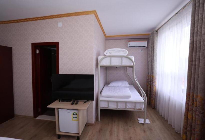 家庭间, British Hotel Pogradec