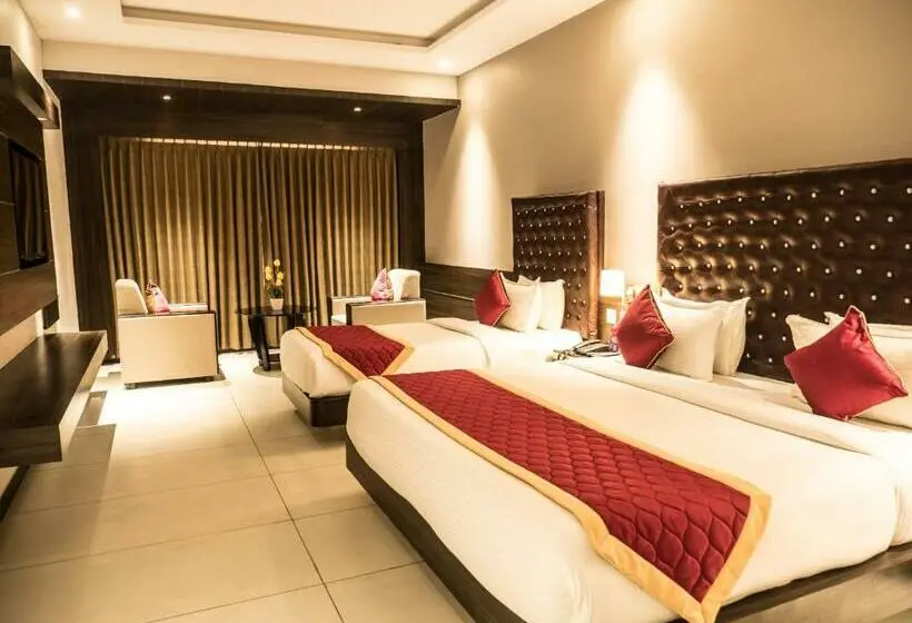 Deluxe Kolmen Hengen Huone, Mary Land Velankanni