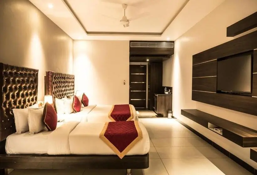 Deluxe Kolmen Hengen Huone, Mary Land Velankanni